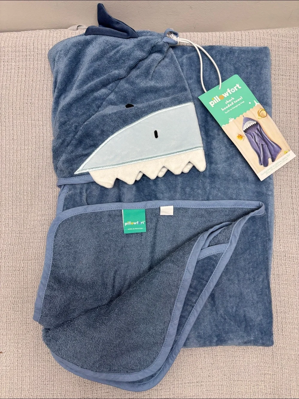 Pillowfort Baby Shark  Kids Hooded Towel 25
